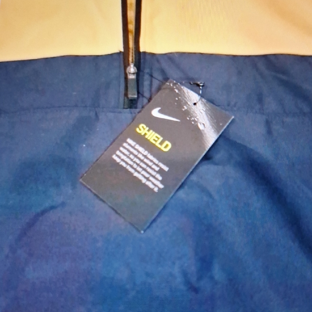 Nike Men's Yellow and Navy Windbreaker - Picture 2 of 8
